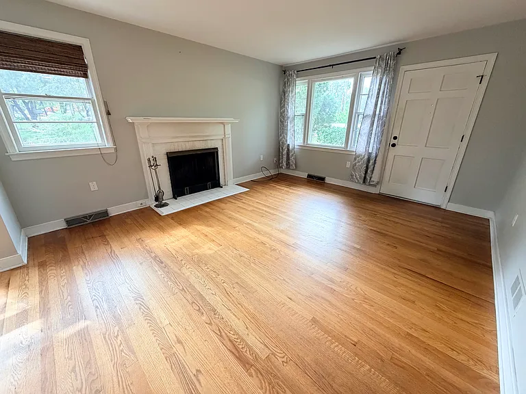 300 Harris Rd — Photo 4