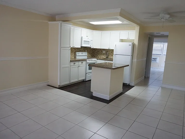 34 Andover #B — Photo 4