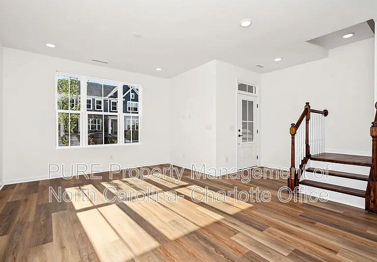 2420 Whitewing Ln — Photo 3