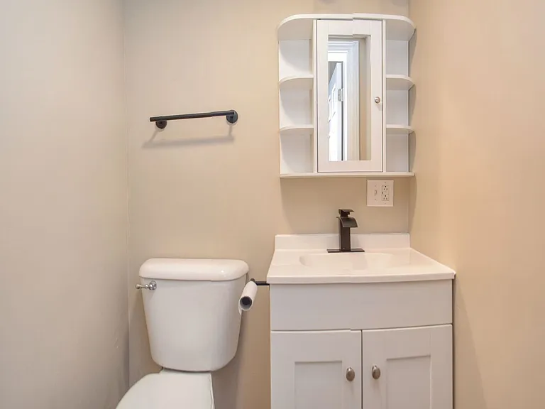 1247 Wright St — Photo 5