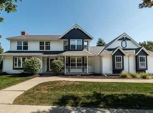 3207 Fox Ridge Dr, Waukesha, WI 53189