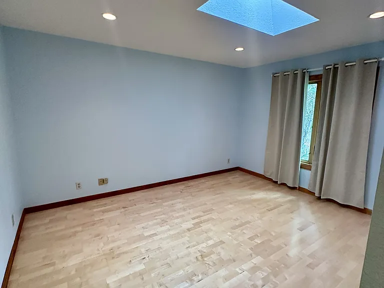 1006 Valencia Ave — Photo 16