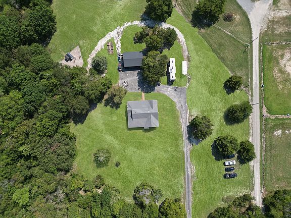 2nd image of 946 Burke Rd