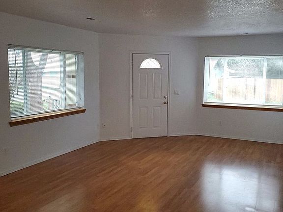 3rd image of 1812 N Tower Ave