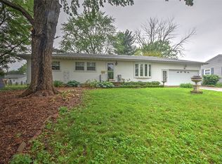 16 Dakota Dr, Decatur, IL 62526