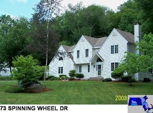 73 Spinning Wheel Dr, Uxbridge, MA 01569
