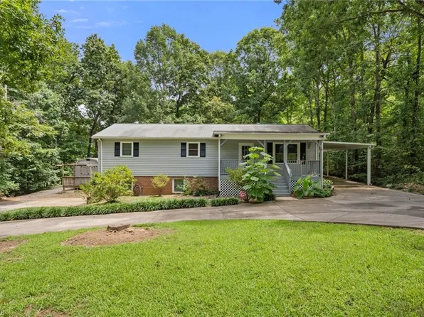 3076 Harvest Dr, Thomasville, NC 27360