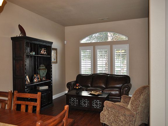 formal living/dining room