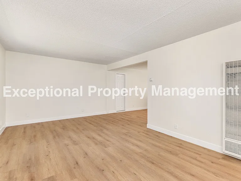 21907 Dolores St — Photo 2