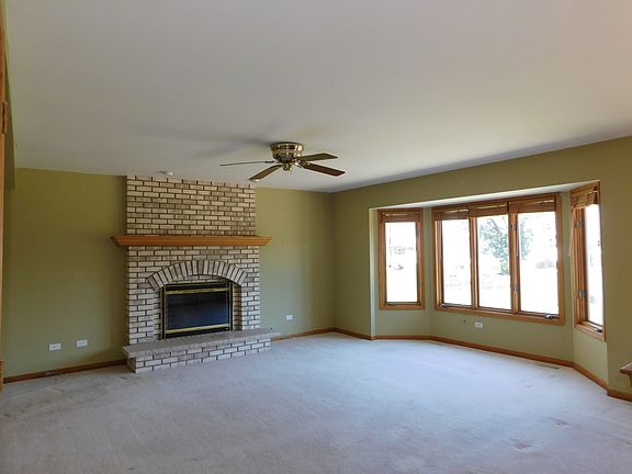 5th image of 17547 Jennifer Dr