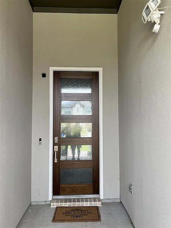 4 bed, 2.0 bath, 1804 sqft, $2,399 — Photo 3