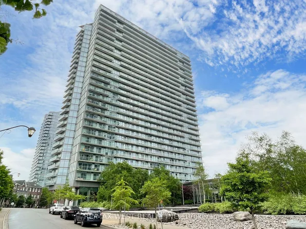 103 The Queensway W #813, Toronto, ON M6S 5B3