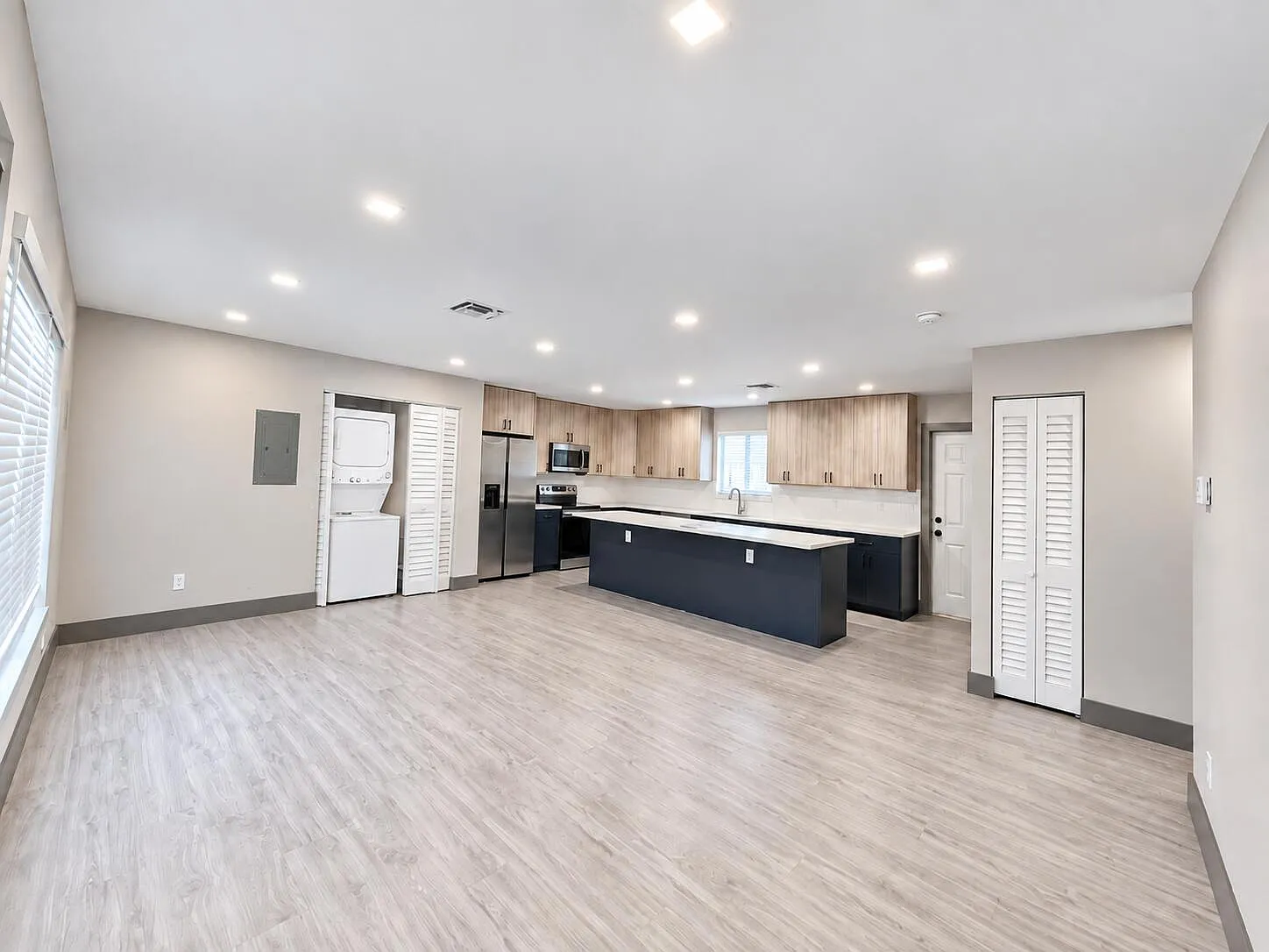 2 bed, 1.0 bath, 975 sqft, $2,300 — Photo 2