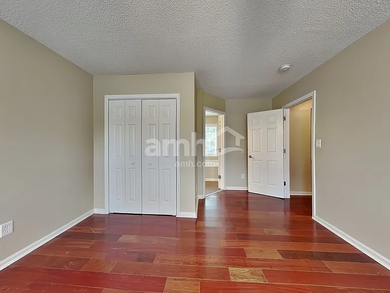 400 Wyndham Ave — Photo 11