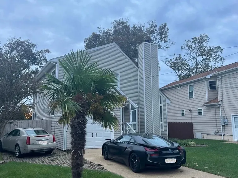 416 Pinewood Dr — Photo 1