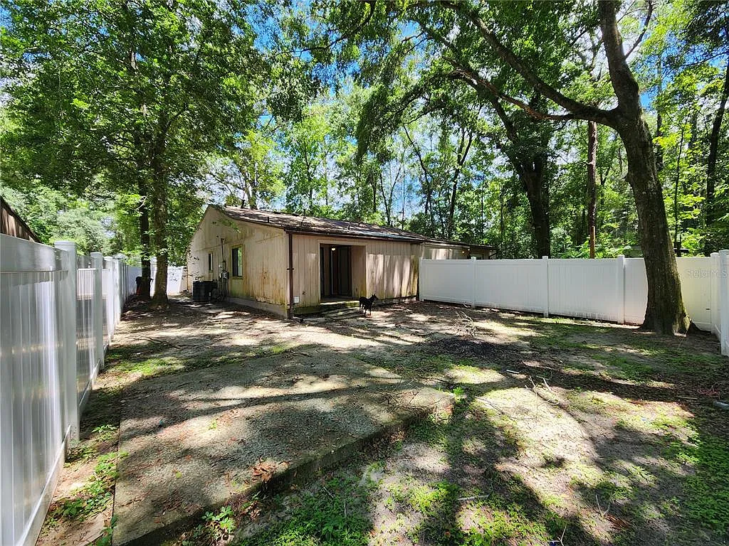 3 bed, 2.0 bath, 880 sqft, $1,550 — Photo 3