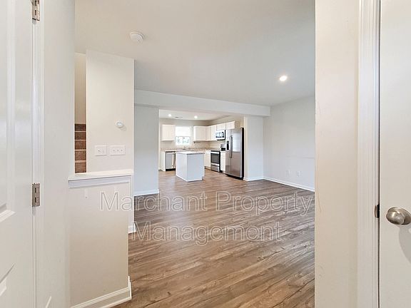 3rd image of 518 Hampton Townes Dr
