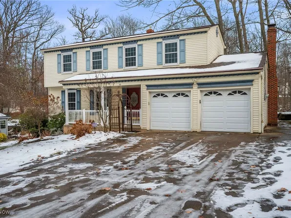 7925 Skylineview Dr, Mentor, OH 44060
