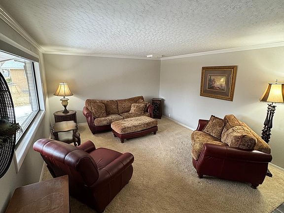 4th image of 805 15th Dr