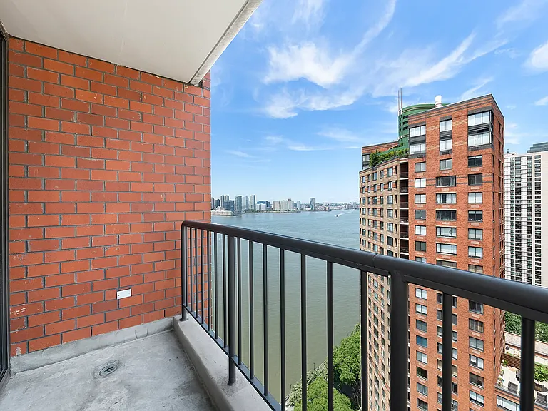 380 Rector Pl #20C — Photo 5