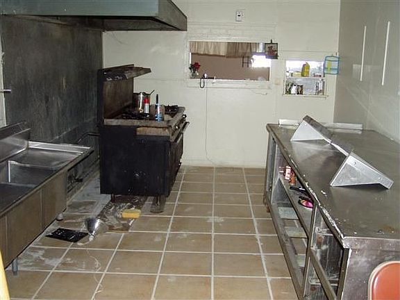 5th image of 266 Diane Ave
