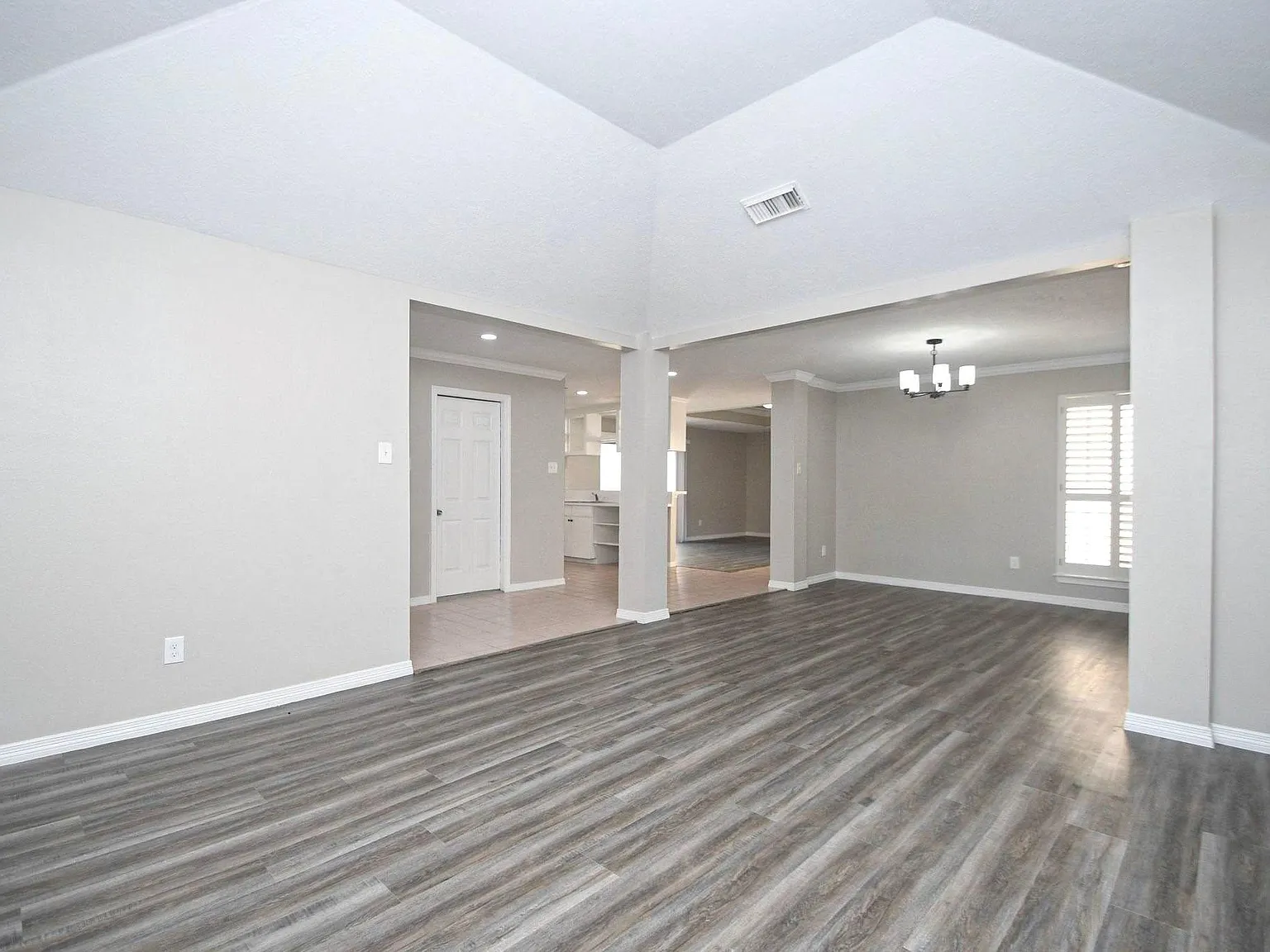 3 bed, 2.0 bath, 1913 sqft, $1,650 — Photo 4