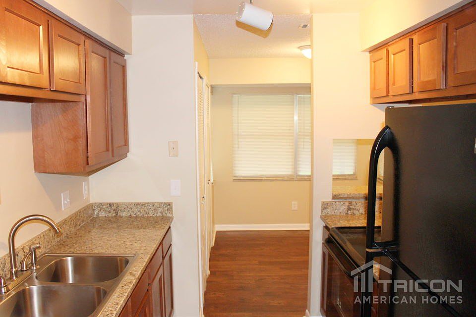 2nd image of 3003 King John Pl