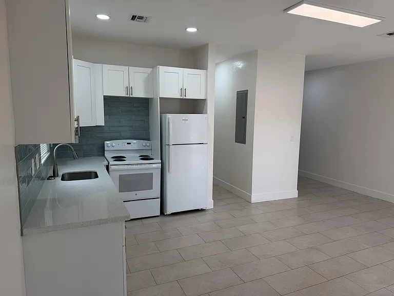 2604 NW 20th St — Photo 2