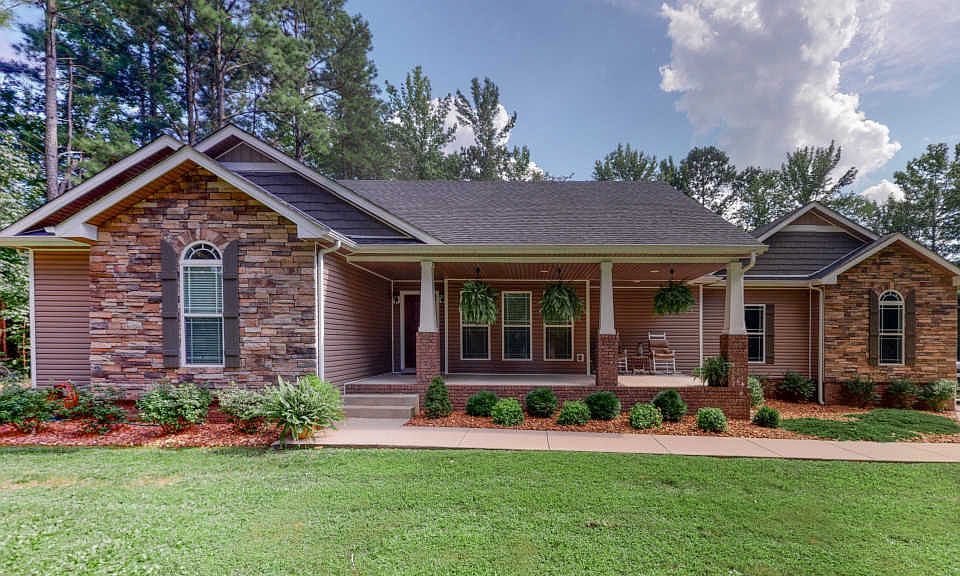 1st image of 4065 Oakwood Rd