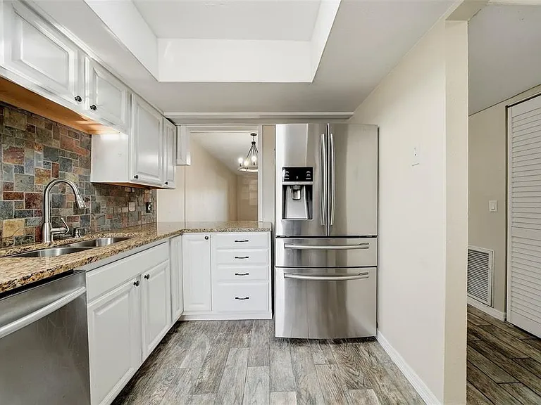 3821 N Oak Dr #J21 — Photo 9