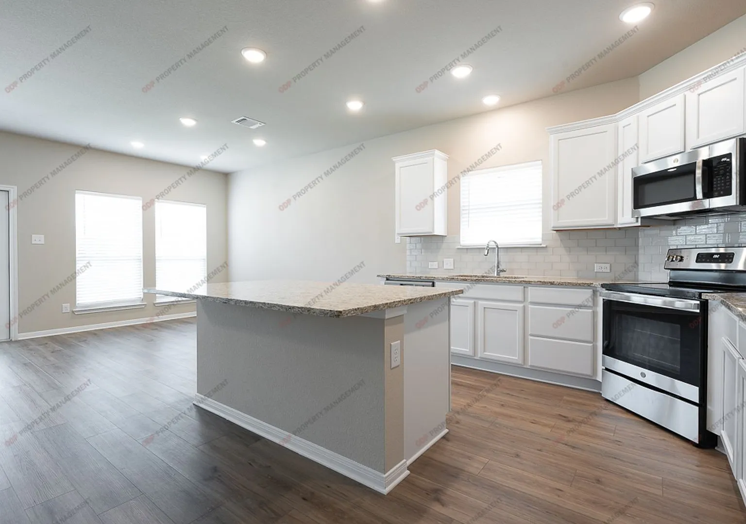 Available now! 4-Bedroom Home in Temple Fridge Included! — Photo 3