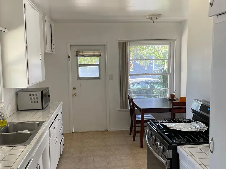 2325 Stearnlee Ave — Photo 17
