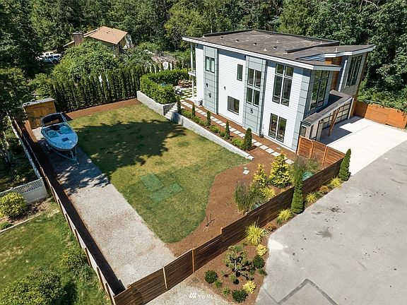 2nd image of 823 218th Ave NE