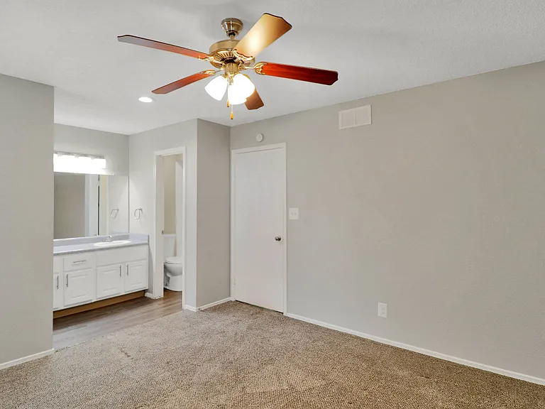 Silverwood Apartments — Photo 63