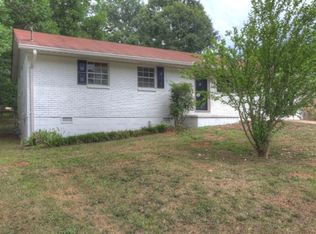 8194 Queens Dr, Jonesboro, GA 30238