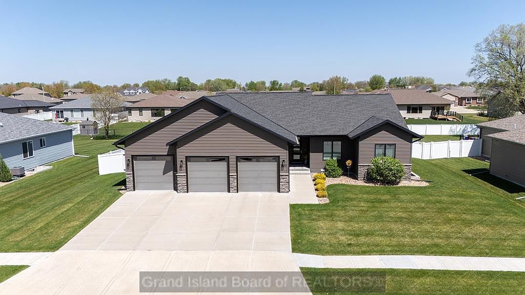 o o mi 4136 Michigan Ave, Grand Island, NE 68803 | Zillow