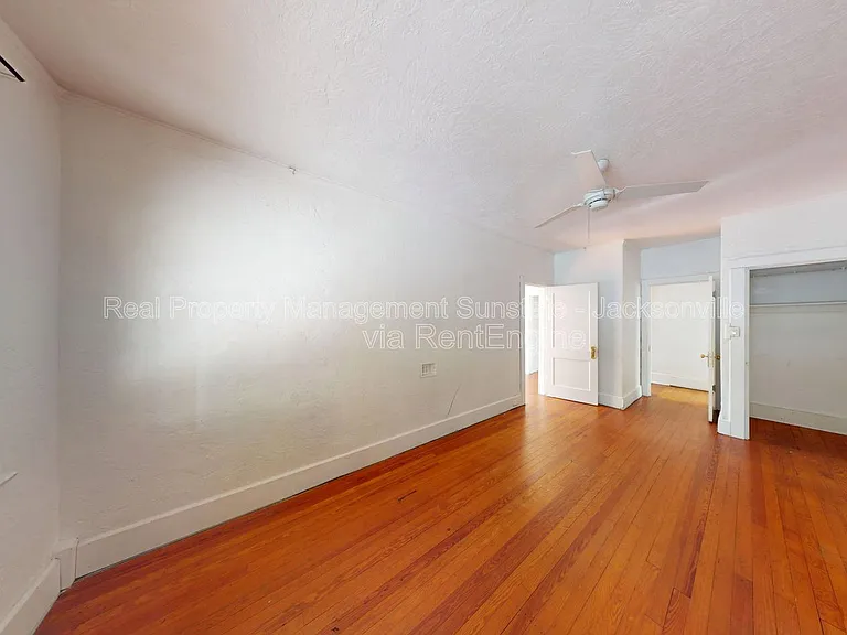 231 W 10th St — Photo 14