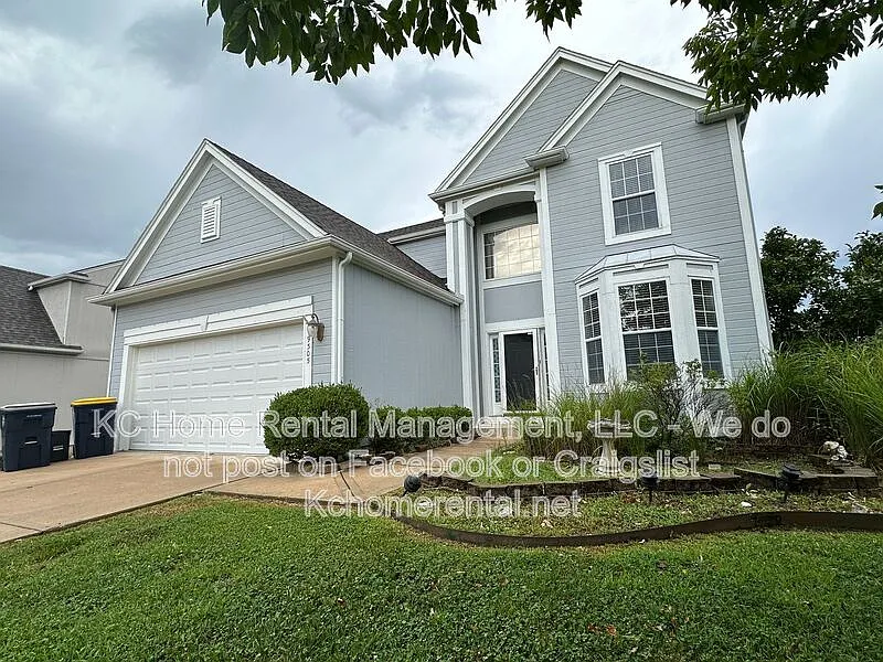 4 bed, 3.0 bath, 2547 sqft, $2,495 — Photo 2