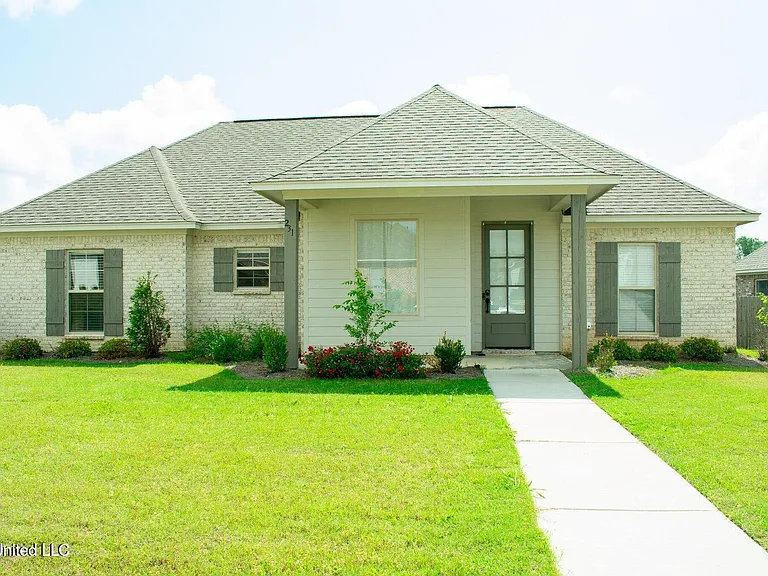 231 Buttonwood Ln — Photo 1