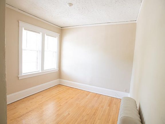 3rd image of 3000 N Oakland Ave #6
