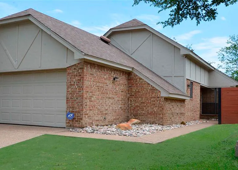 10621 Tal Oak - Front Yard