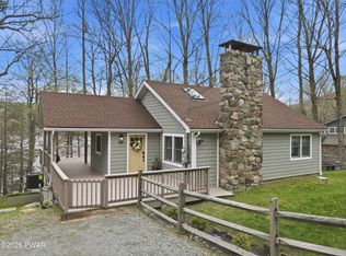 142 Waterfront Dr, Greentown, PA 18426