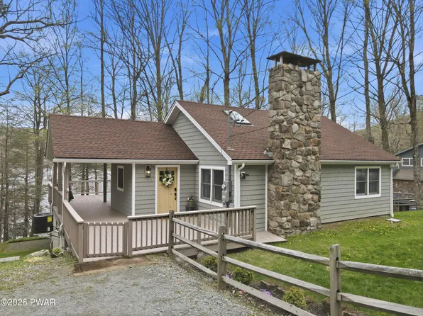 142 Waterfront Dr, Greentown, PA 18426