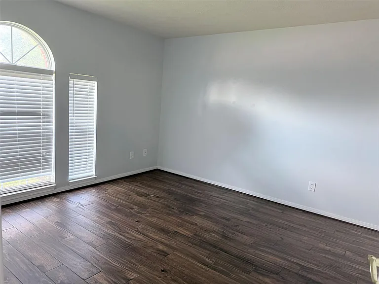 11308 Madison Ct — Photo 9