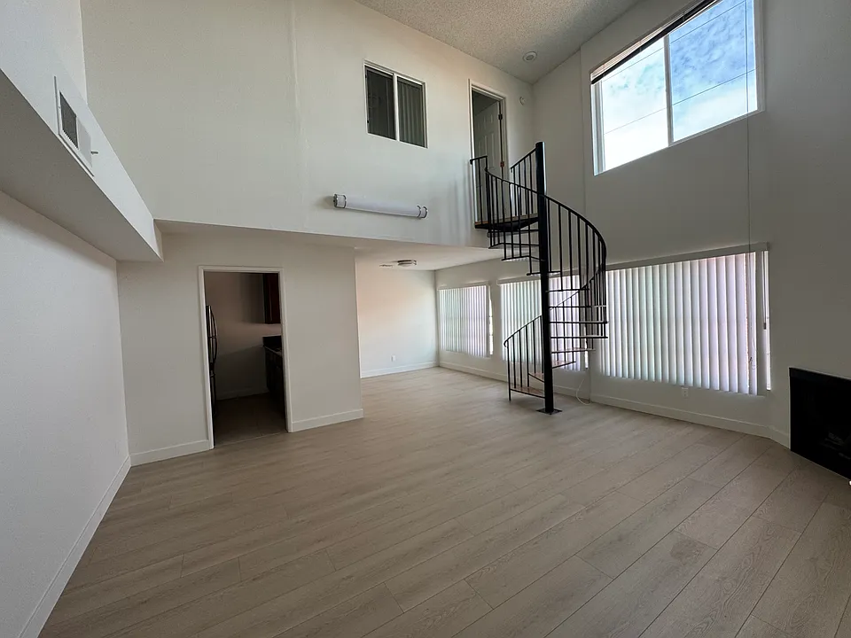 10911 Rochester Ave #303