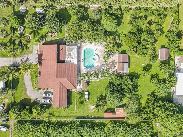 19491 SW 216th St, Miami, FL 33170