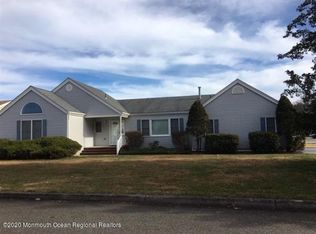 101 Greenwood Ln, Forked River, NJ 08731