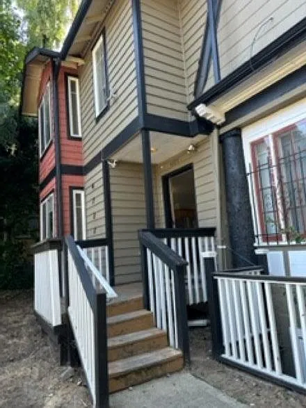 4727 19th Ave — Photo 2
