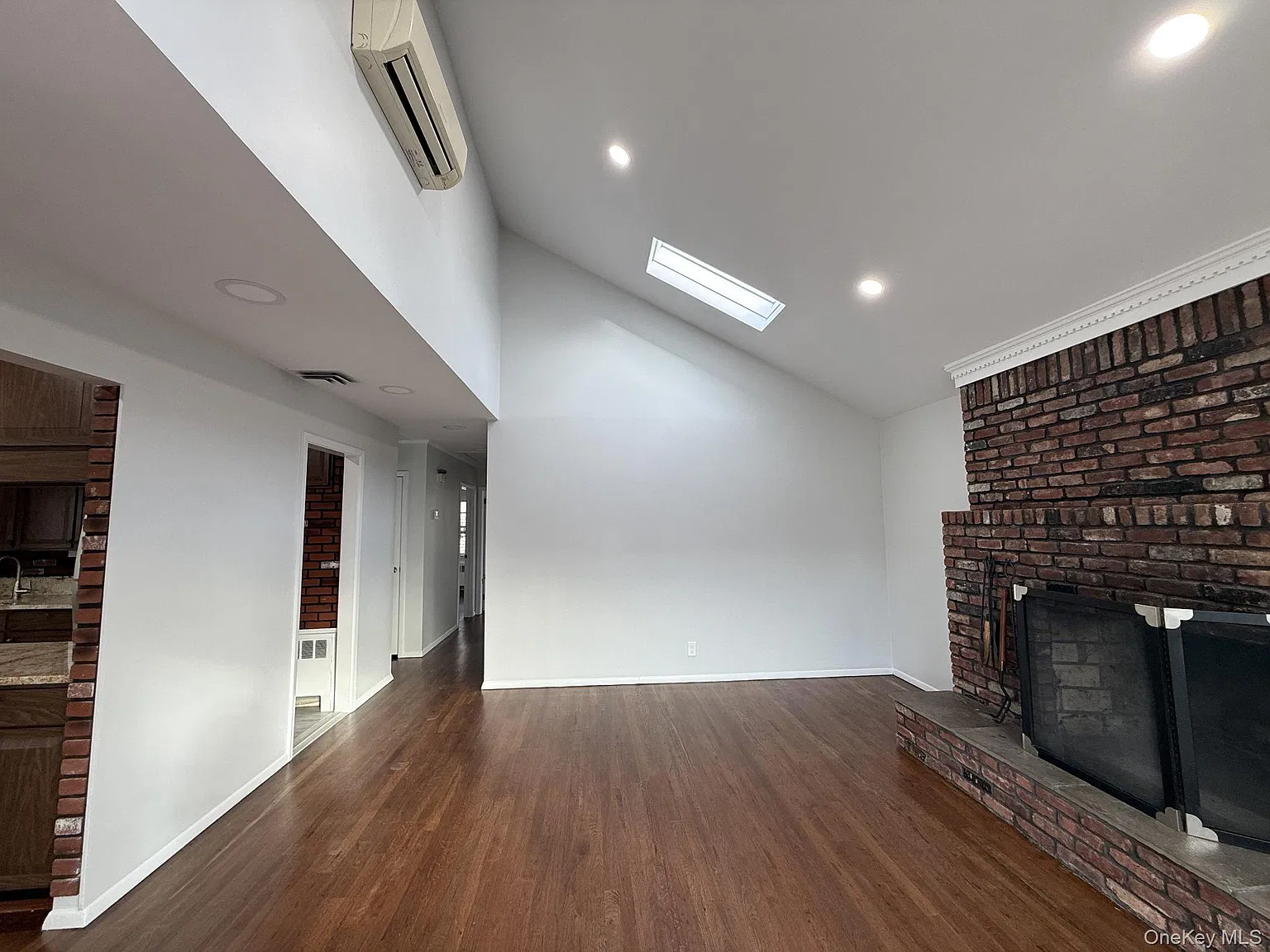 3 bed, 1.5 bath, $3,950 — Photo 4