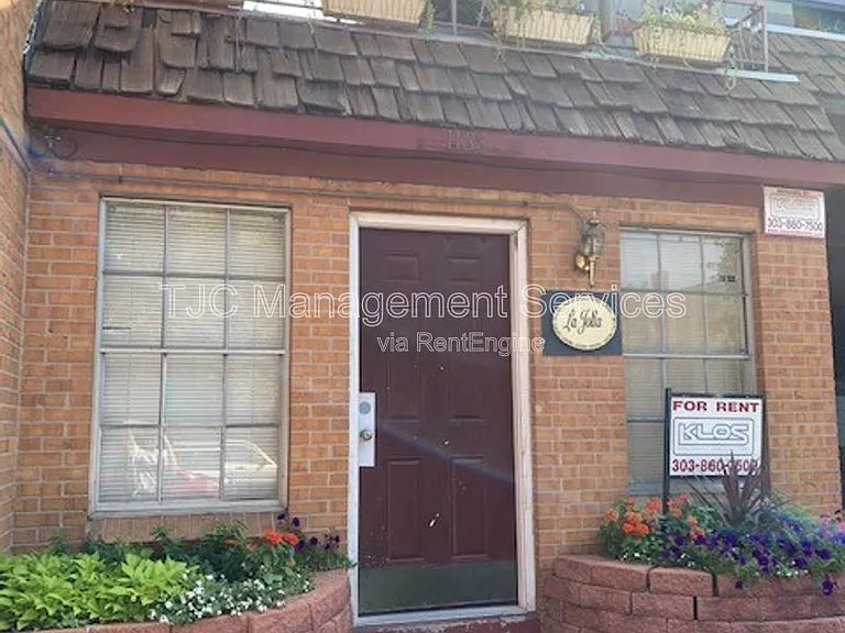 1138 N Corona St #301 — Photo 3